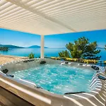 Βίλα St Martin-reef - Exclusive Seafront With Private Heated Pool