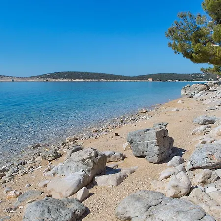 St Martin-reef - Exclusive Seafront With Private Heated Pool Martinšćica
