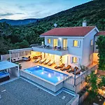 St Martin-reef - Exclusive Seafront With Private Heated Pool Villa Martinšćica