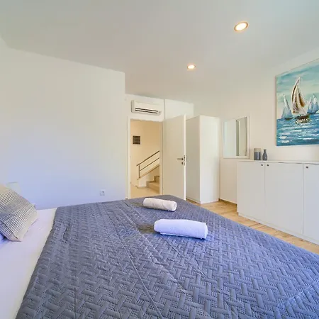 St Martin-reef - Exclusive Seafront With Private Heated Pool * Martinšćica