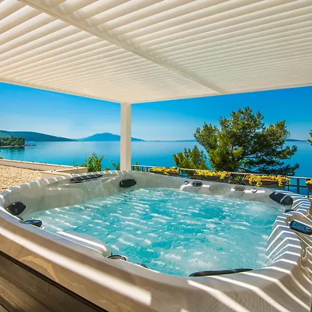 Vila St Martin-reef - Exclusive Seafront With Private Heated Pool