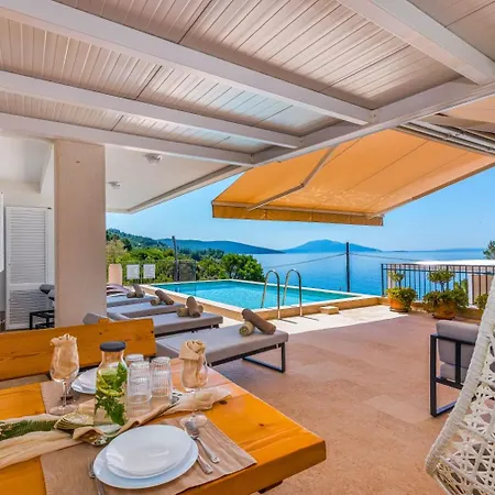 St Martin-reef - Exclusive Seafront With Private Heated Pool Vila *
