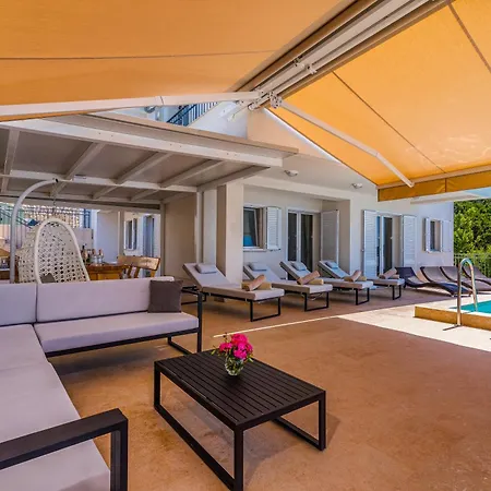 Vila St Martin-reef - Exclusive Seafront With Private Heated Pool Martinšćica