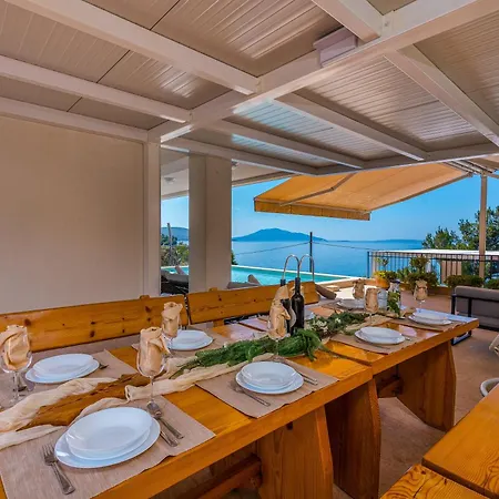 St Martin-reef - Exclusive Seafront With Private Heated Pool Vila