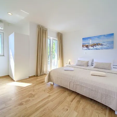 St Martin-reef - Exclusive Seafront With Private Heated Pool Vila Martinšćica