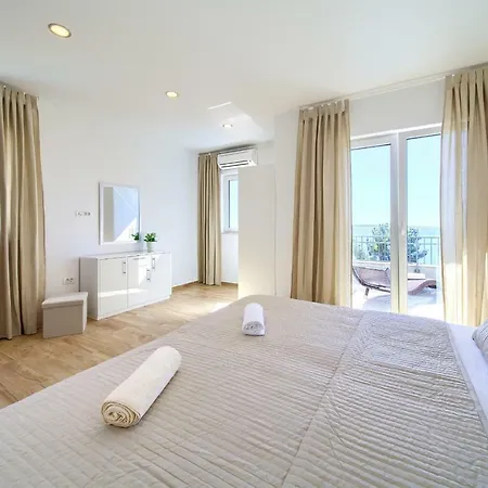 St Martin-reef - Exclusive Seafront With Private Heated Pool