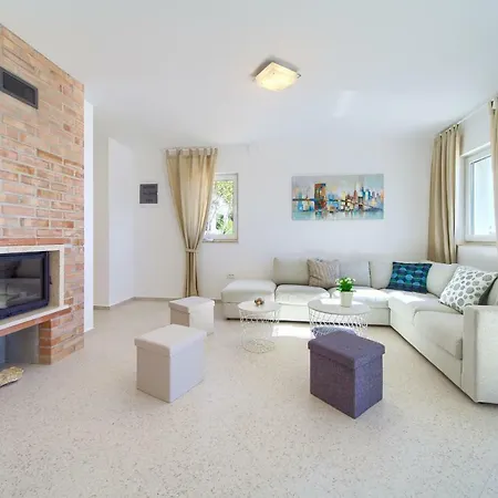 St Martin-reef - Exclusive Seafront With Private Heated Pool Martinšćica