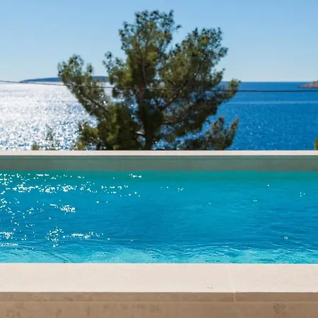 Vila St Martin-reef - Exclusive Seafront With Private Heated Pool